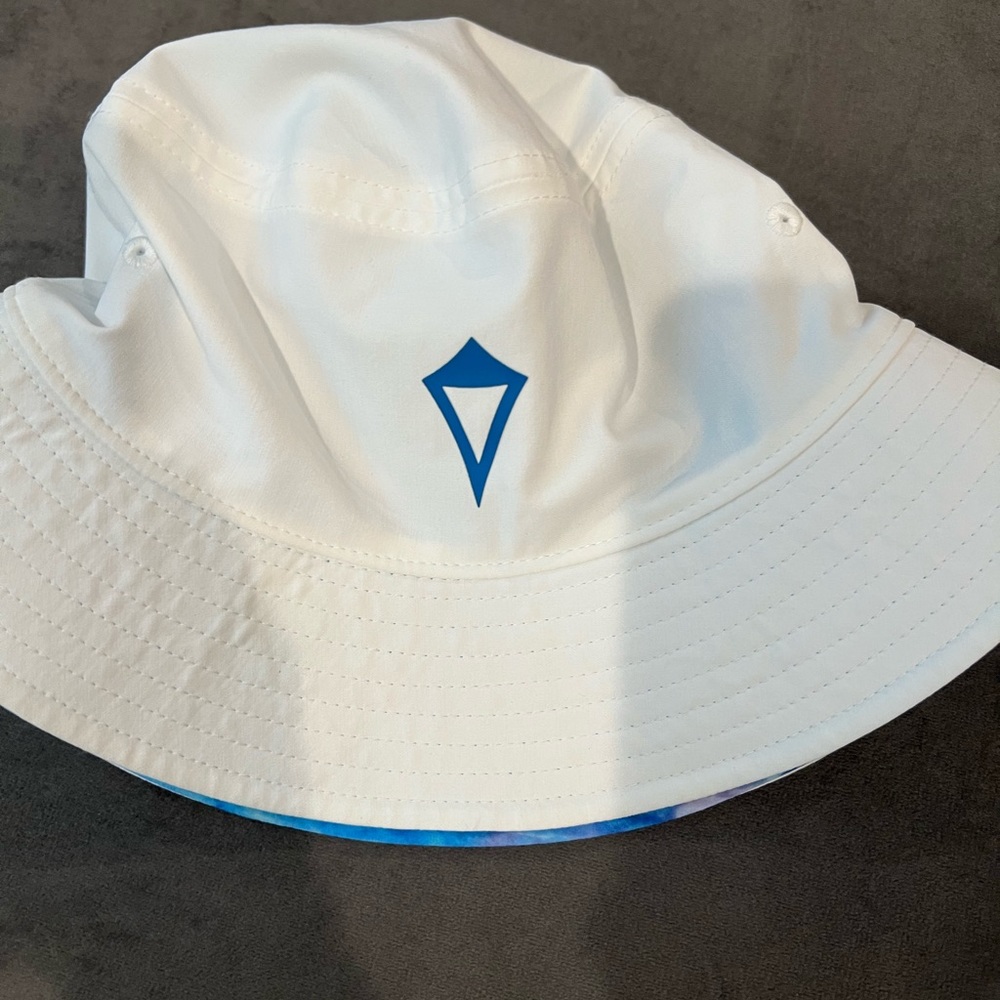 Bucket hat. Reversible